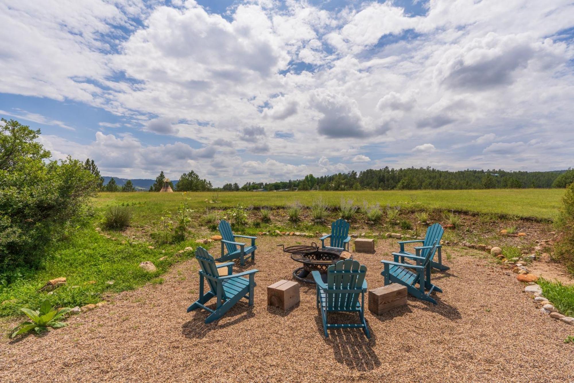 Sunrise Cabin At Highland Meadows Hot Springs Exterior photo
